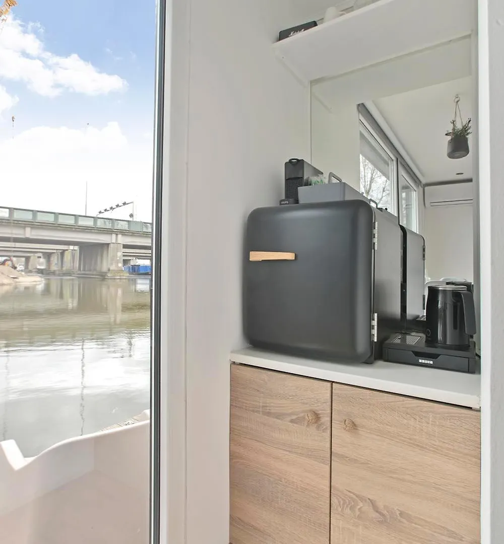 Bed & Breakfast Houseboat The New Lake - Nieuwe Meer Amsterdam Nederland